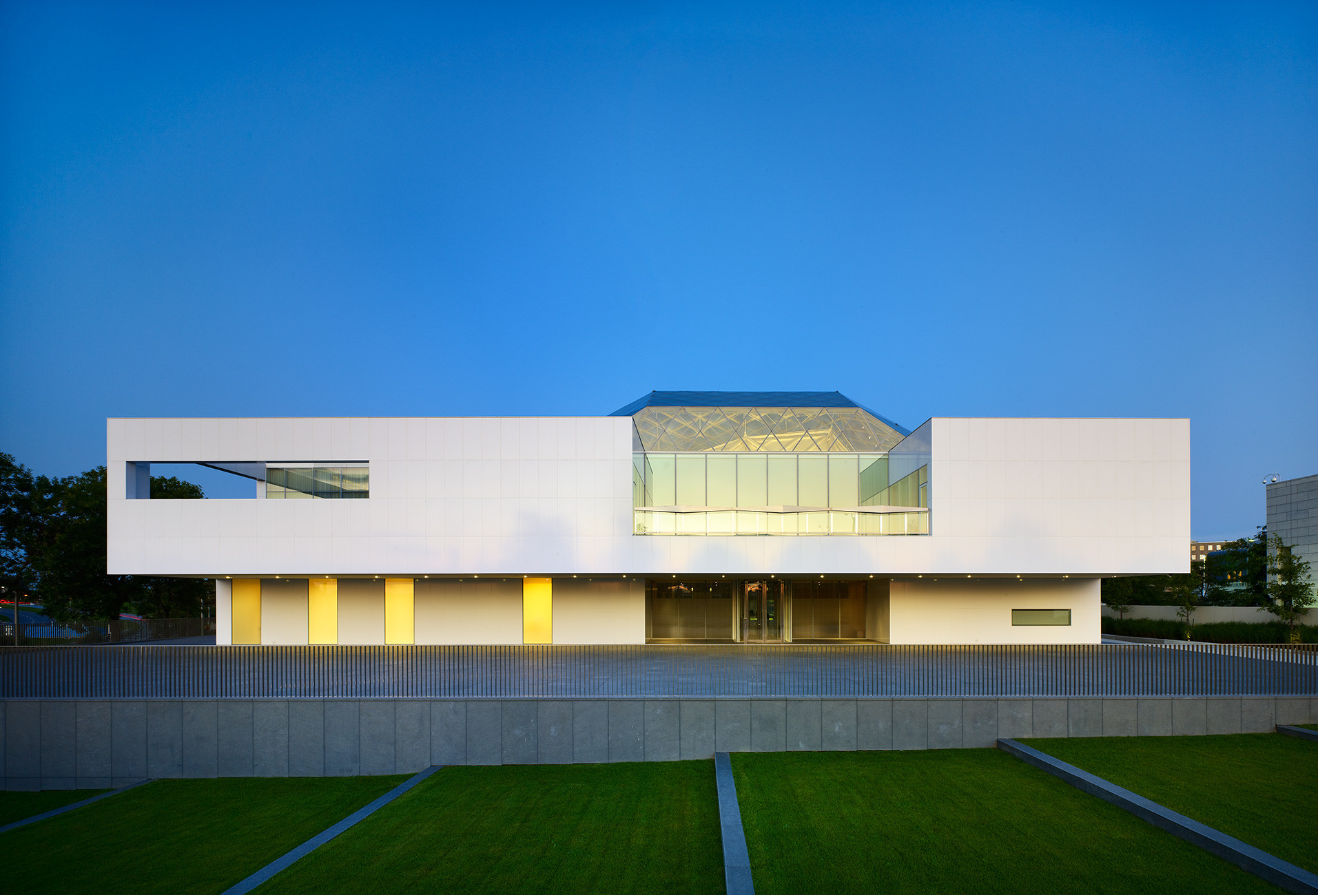 Delegation Ismaili Imamat Ottawa Ontario Canada Moriyama Teshima Architects architecture museum culture building