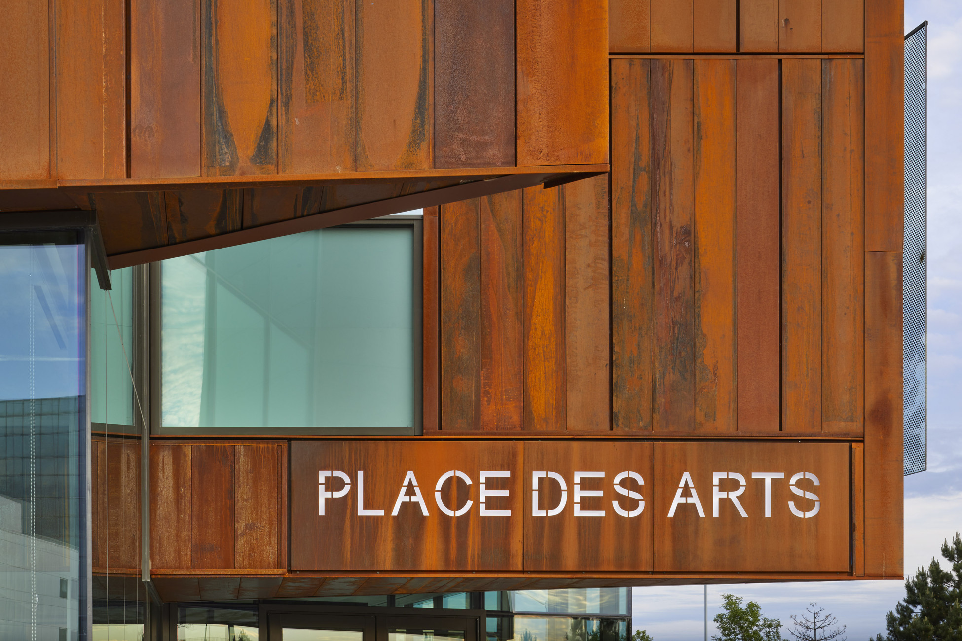 Place des Arts Sudbury Moriyama Teshima Architects Ontario Canada culture construction grand opening Belanger Salach